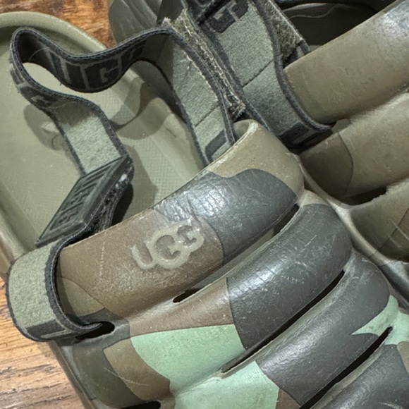 UGG Kids Green and Brown Camo Slippers (size 1) with removable straps - Picture 7 of 10